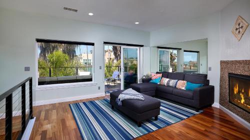 Private Home Ocean View, Air-conditioned Just Steps To The Beach