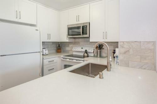D104 - Cozy Ocean View Condo