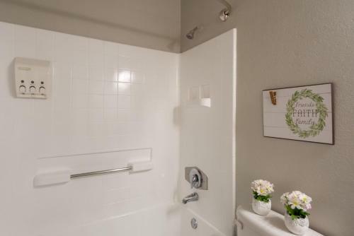Apartamento Modern 70's 2br + Game Night House + Pool & Gym