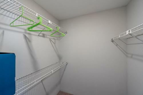 Apartamento Modern 70's 2br + Game Night House + Pool & Gym
