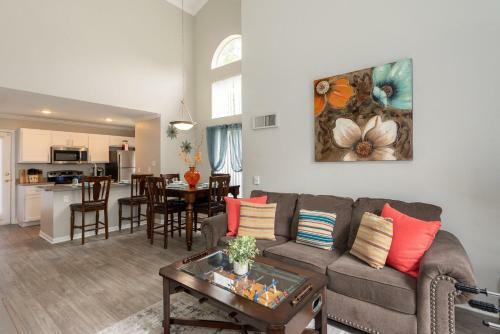 Apartamento Modern 70's 2br + Game Night House + Pool & Gym