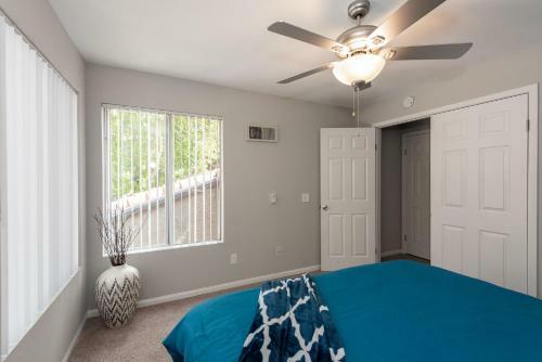 Apartamento Modern 70's 2br + Game Night House + Pool & Gym