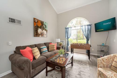 Apartamento Modern 70's 2br + Game Night House + Pool & Gym