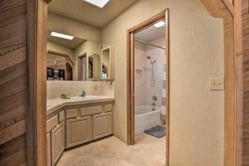 Family-friendly Pine Mountain Club Hideaway!