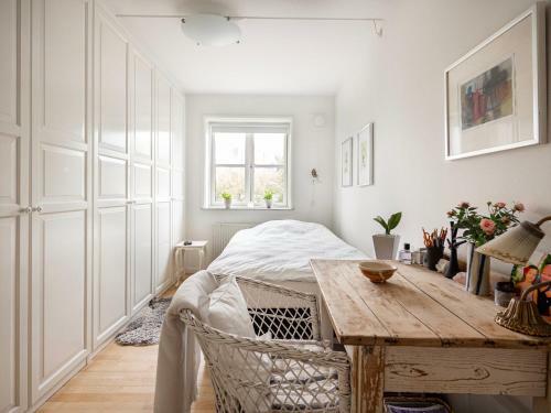 Bright Apartment With Access To A Huge Terrace