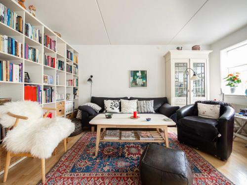 Bright Apartment With Access To A Huge Terrace