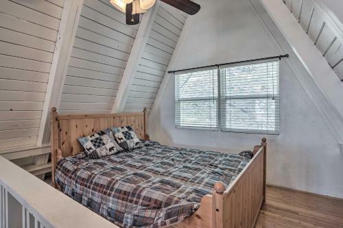 Two Bears Retreat - Scenic Cabin With Views!