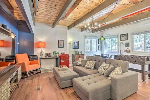 Modern Cabin With Game Room And Deck, Near Skiing