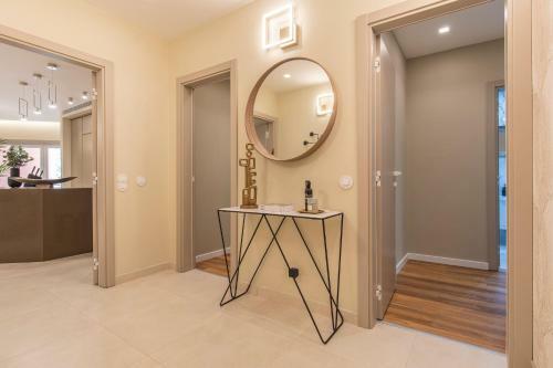 Deluxe 2bdr Apartment In Carcavelos By Lovelystay