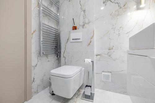 Deluxe 2bdr Apartment In Carcavelos By Lovelystay