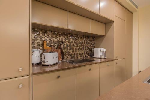 Deluxe 2bdr Apartment In Carcavelos By Lovelystay