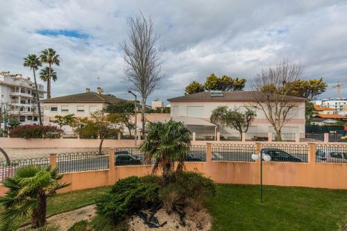 Deluxe 2bdr Apartment In Carcavelos By Lovelystay