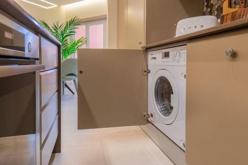 Deluxe 2bdr Apartment In Carcavelos By Lovelystay