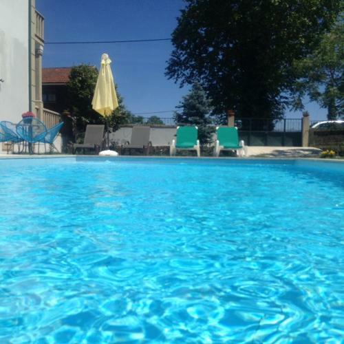 Villa - Garden & Pool