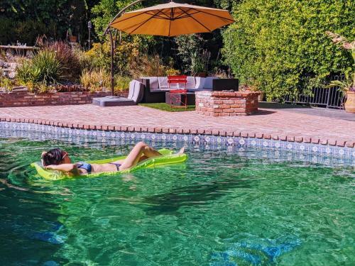 Hostal Mediterranean Chic Home With Pool & Bbq - 3 Br/2ba
