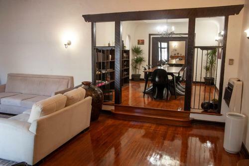 Cozy Cottage In Noho Arts District