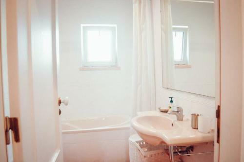 Cozy 3 Bedroom New Villa, Sleeps 7