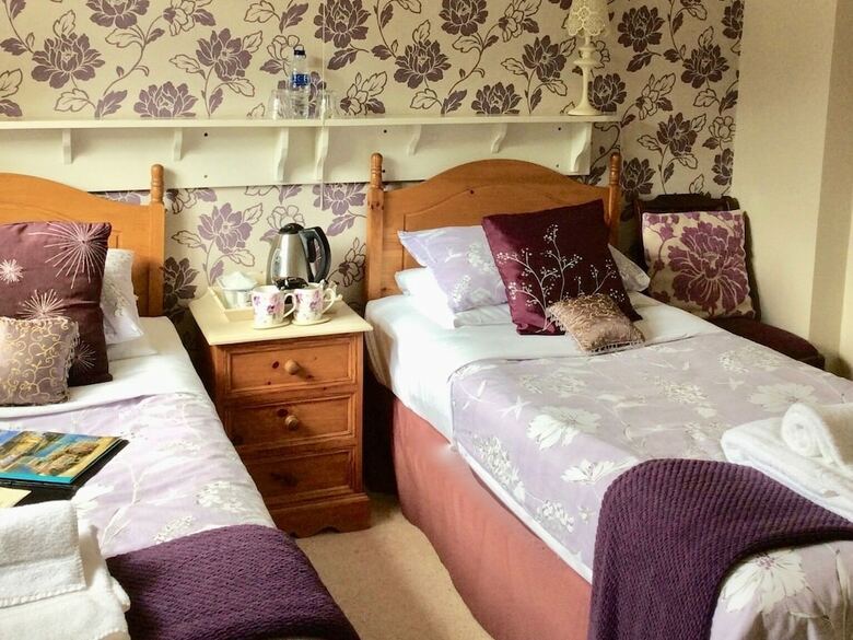 Hostal Plumpton Court