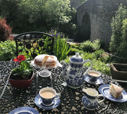 Bridge Cottage, Bainbridge, With Riverside Garden!