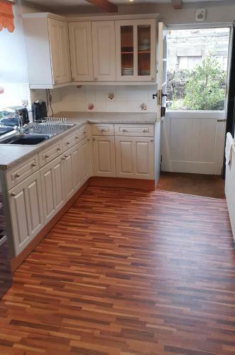 Bridge Cottage, Bainbridge, With Riverside Garden!