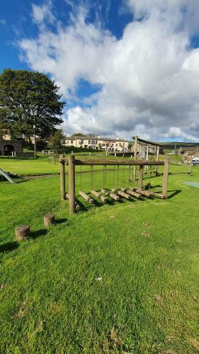 Bridge Cottage, Bainbridge, With Riverside Garden!
