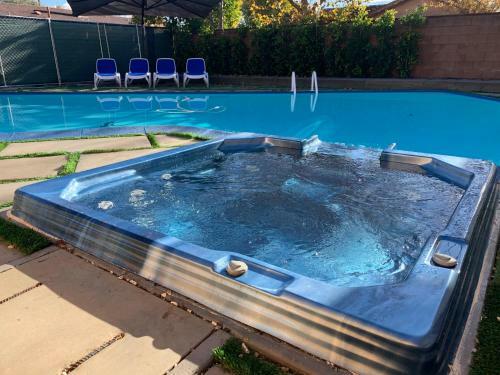 Villa A Serene Home With 5br, 3ba, Pool, Spa, And Mini-golf