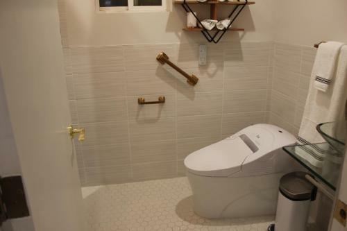 Villa A Serene Home With 5br, 3ba, Pool, Spa, And Mini-golf