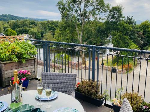 Riverside View Apartment In Balloch, Loch Lomond
