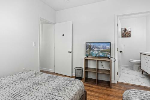 Hostal Downtown La Stylish Suites