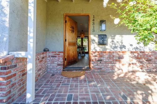 Cozy Modern Home In Sherman Oaks - Production Ok