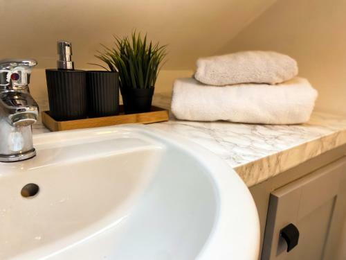 The Little Ayr Bnb Seaside Apartment