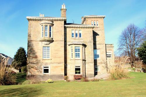Beautiful 2 3 Bed Apartment With Stunning Views!