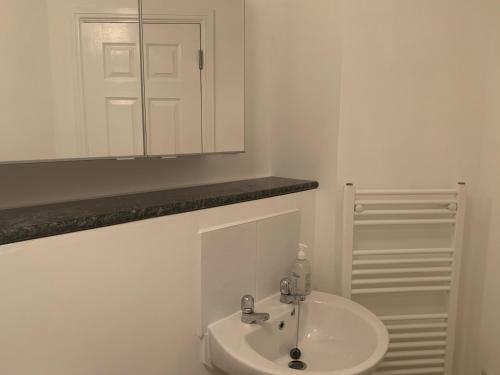 Ayr Cozy Corner Apartment