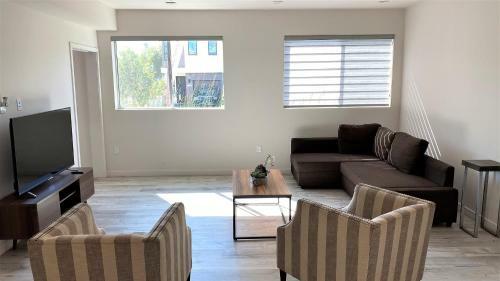 Beautiful And Sunny 3bd 2ba Hollywood Apartment