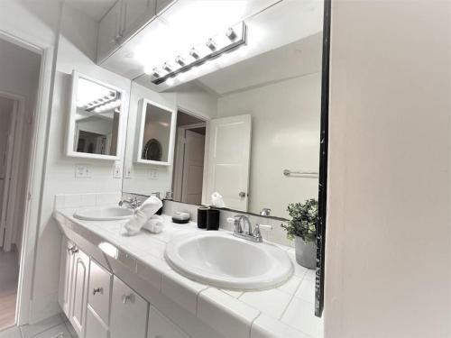 Diamond In Brentwood-lovely 2 Bedroom Private Unit