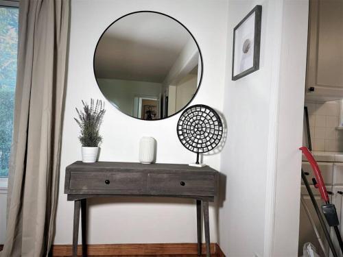 Diamond In Brentwood-lovely 2 Bedroom Private Unit