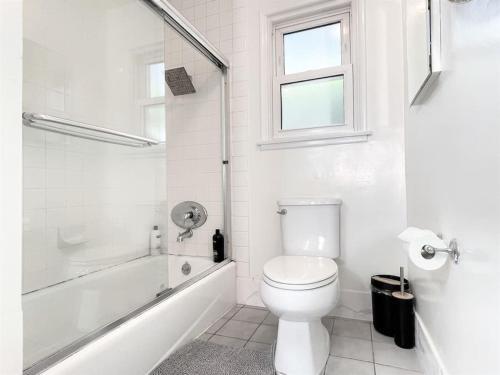 Diamond In Brentwood-lovely 2 Bedroom Private Unit