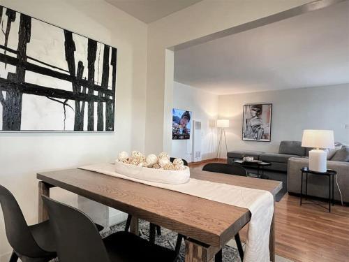 Diamond In Brentwood-lovely 2 Bedroom Private Unit