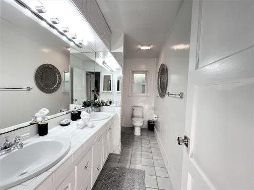 Diamond In Brentwood-lovely 2 Bedroom Private Unit