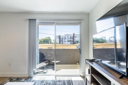 3br Fully Furnished Apartment On Sunset Blvd Apts