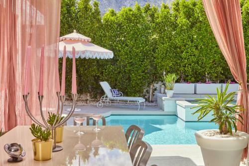 The Establishment, Quintessential 1969 Villa