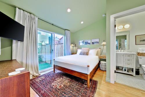 Ocean Beach Cottage And Casita