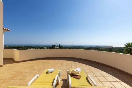 Luxurious Villa With Beautiful See Views & Spacious Garden