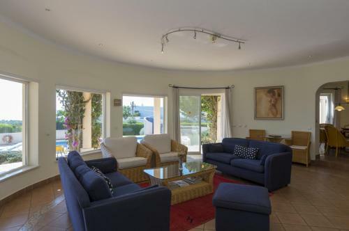 Luxurious Villa With Beautiful See Views & Spacious Garden