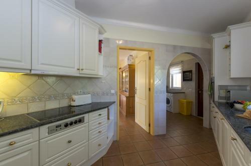 Luxurious Villa With Beautiful See Views & Spacious Garden
