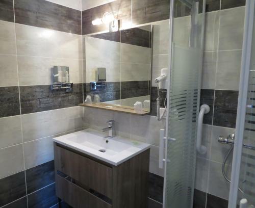 Hotel H�tel Les Hauts De Mour�ze