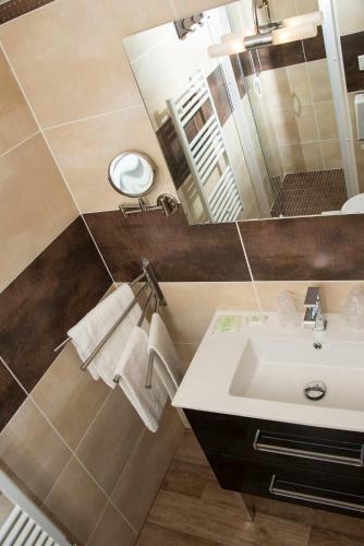 Hotel H�tel Les Hauts De Mour�ze