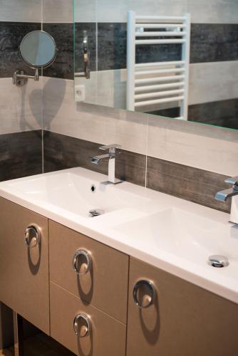 Hotel H�tel Les Hauts De Mour�ze