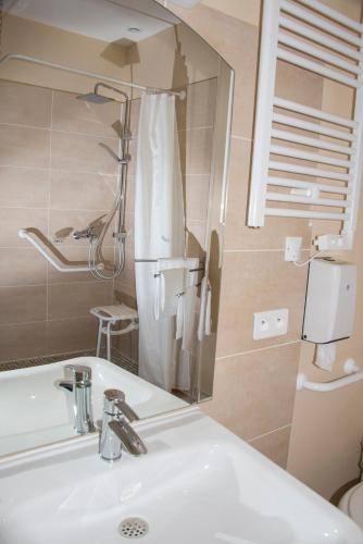 Hotel H�tel Les Hauts De Mour�ze