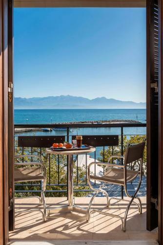 Posada Akroyali Seafront Retreat - Charming Suites